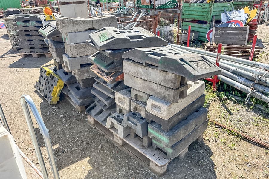 2 Paletten Baustellenfüße